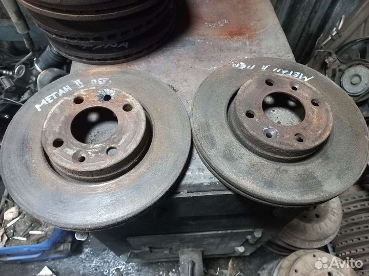 Передние тормозные диски Renault Megan 2