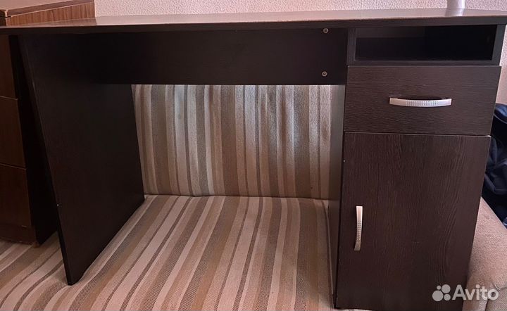 Письменный стол