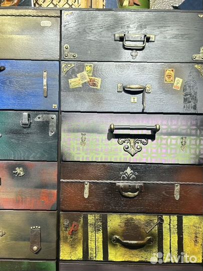 Комод авторский с чемоданами