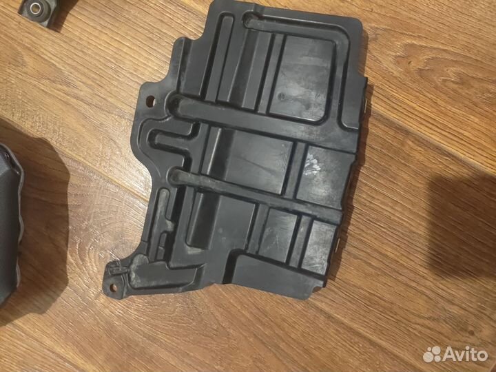 Подкрылок infiniti m35 fuga y50 лев прав