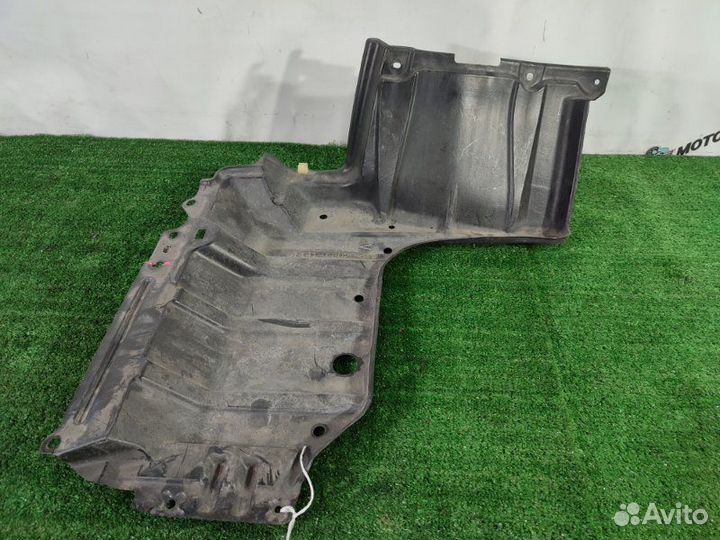 Защита двигателя передняя правая Toyota Wish ZGE20