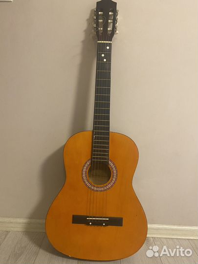 Акустическая гитара шестиструнная