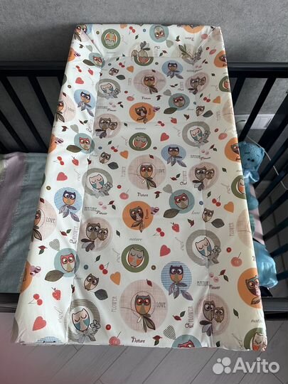 Пеленальная доска на кроватку