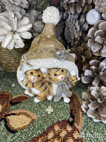 Новогодние фигурки «тигрята в шапке»