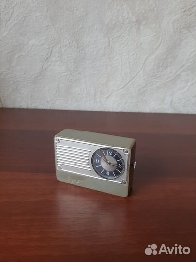 Часы будильник 