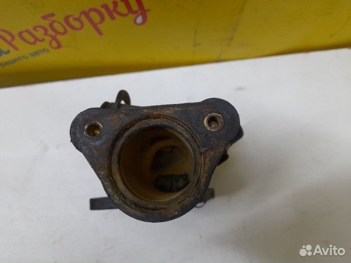 Фланец системы охлаждения Volkswagen Passat B5