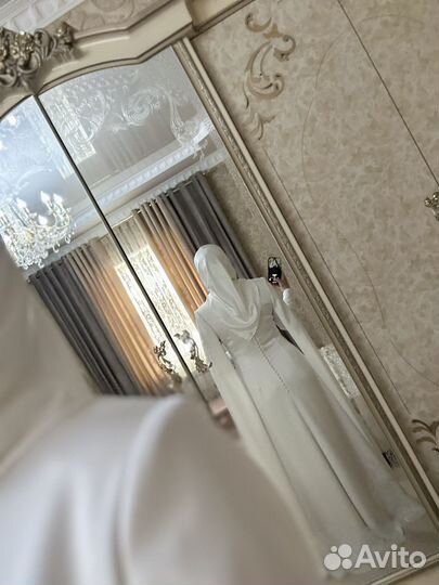 Свадебное платье со шлейфом 46 48