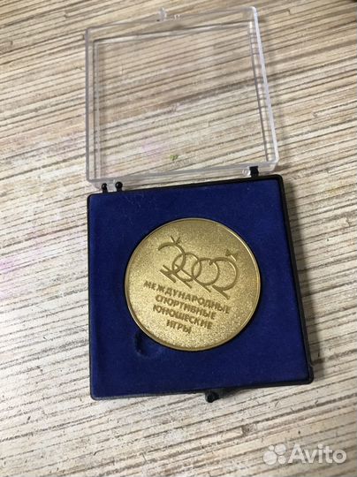 Медаль настольная