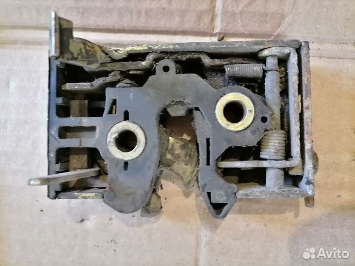 Замок двери WV Golf2 задний левый