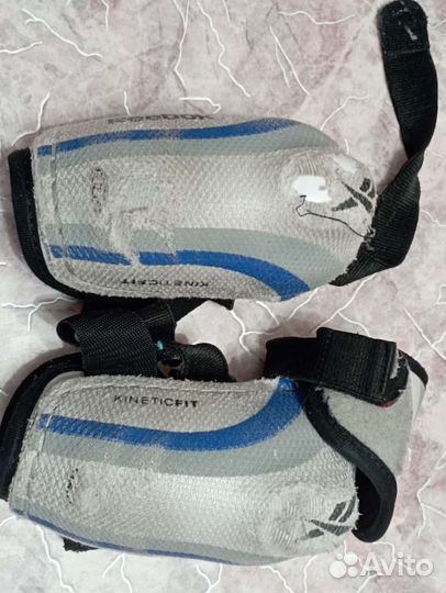 Нагрудник хоккейный bauer 6-8 лет