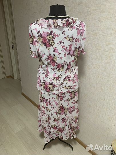 Костюм женский 56 размер, на подкладке