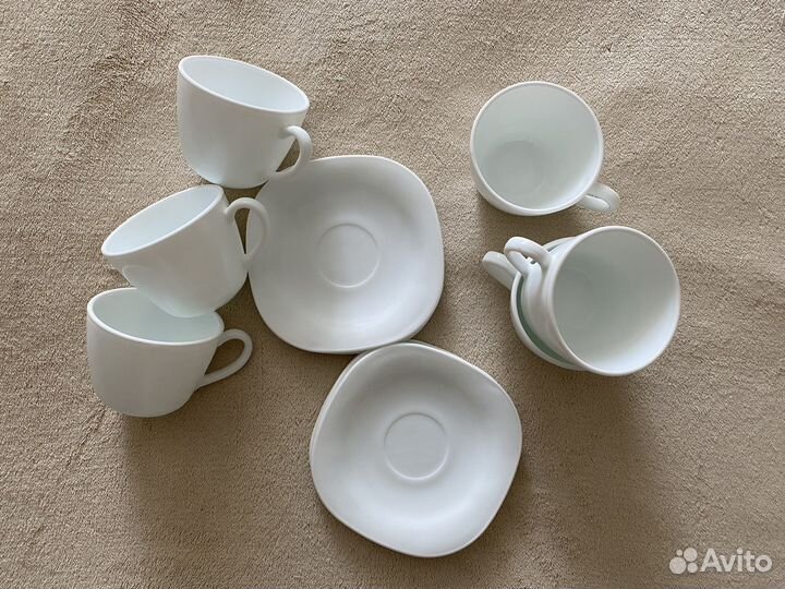 Набор чашек с блюдцами