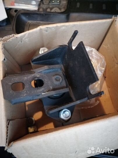 Усиленная левая опора кпп на весту