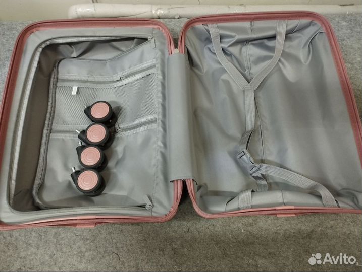 Чемодан из полипропилена для ручной клади