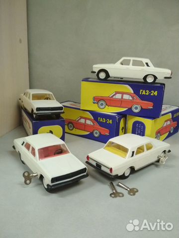 Машина Волга газ 24 заводная ключом игрушка СССР