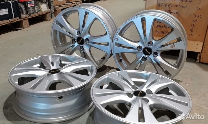 Комплек литых дисков Reverline R16-4x100