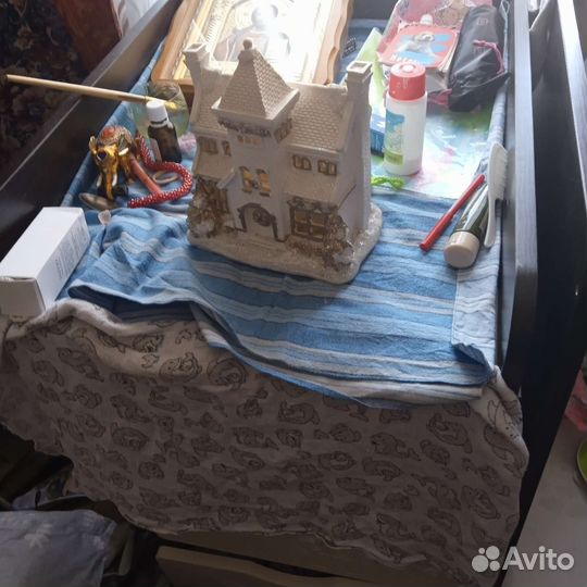 Детская кроватка с маятником и ящиком