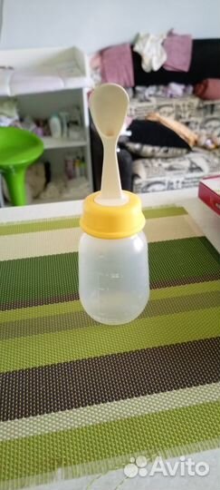 Бутылка с ложечкой