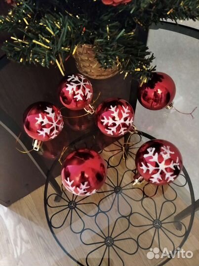 Разные новогодние игрушки