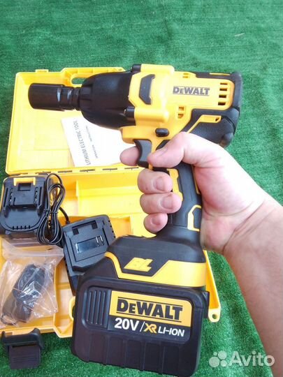 Гайковерт ударный аккумуляторный dewalt