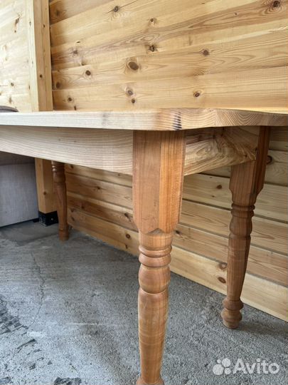 Стол из массива дерева