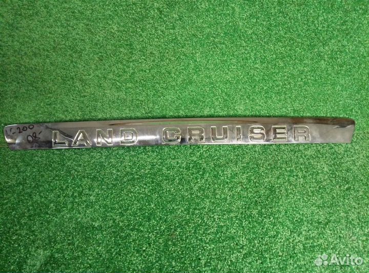 Накладка двери багажника Toyota Land Cruiser 200