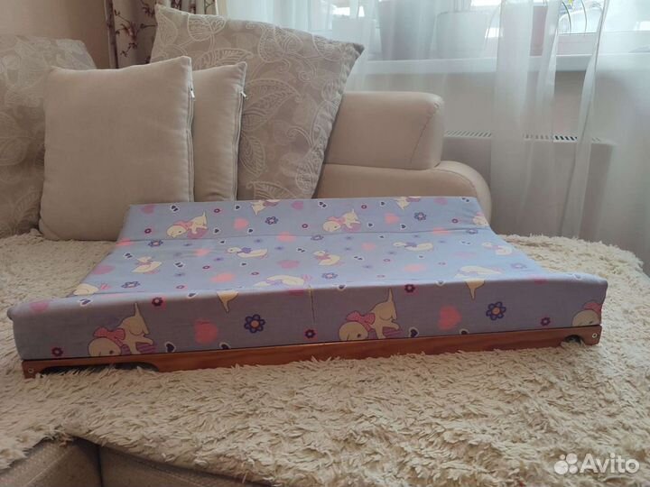 Пеленальный столик на кроватку