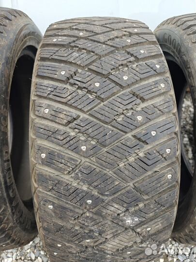 Goodyear UltraGrip 235/50 R17 111