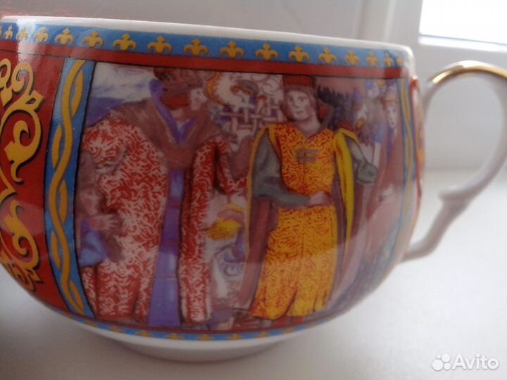 Красивые чашка и блюдечко. Новые