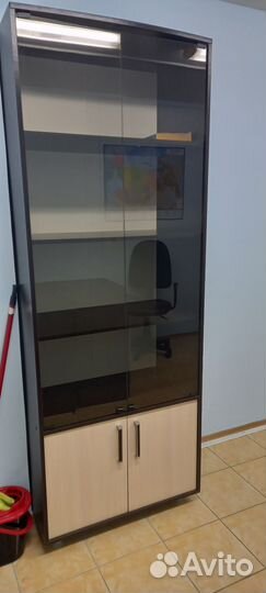 Стеклянный шкаф