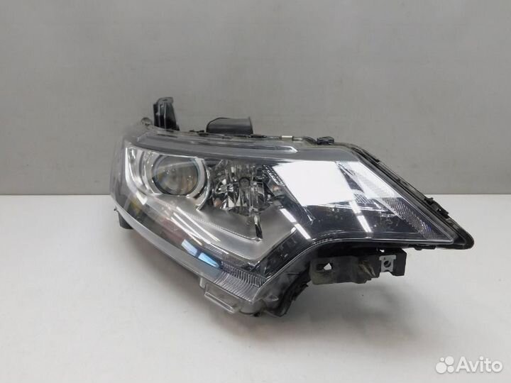 Фара правая Mitsubishi Outlander