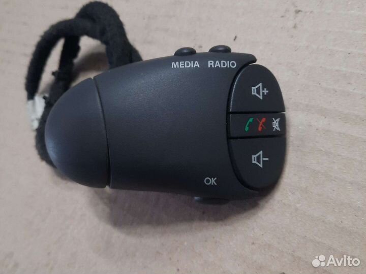 Кнопка рулевого колеса на Renault Duster 2012-н.в