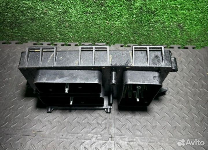 Блок предохранителей Opel Astra 2006