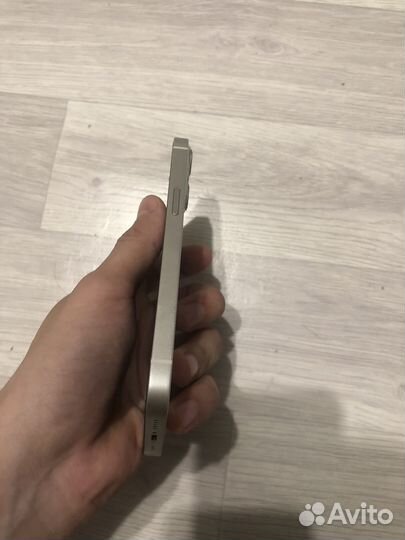 Телефон iPhone 13