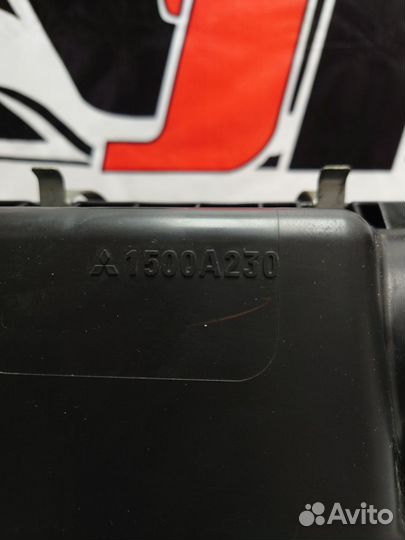 Корпус воздушного фильтра Mitsubishi Outlander II