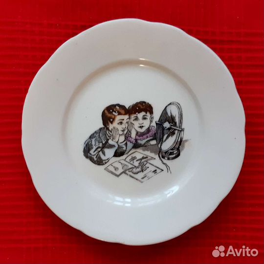 Агитационный фарфор СССР Дети слушают радио
