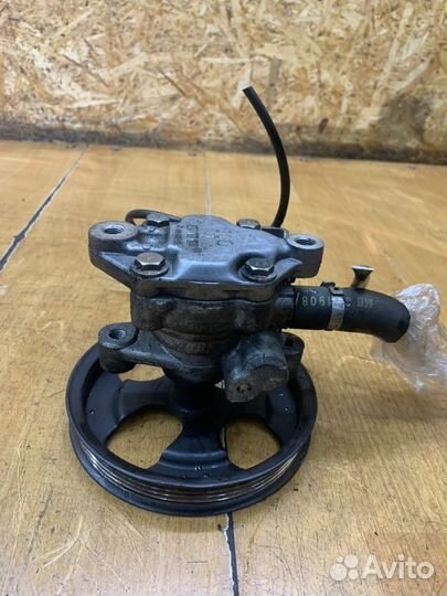 Насос гидроусилителя руля Mitsubishi Carisma