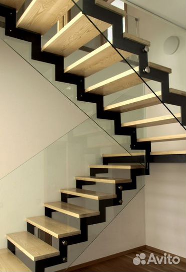 Лестница на металлокаркасе