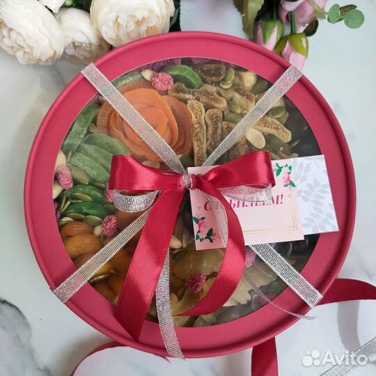 Подарок из орехов и сухофруктов учителю