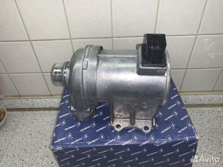 Электрическая помпа для Volvo XC90 31368715