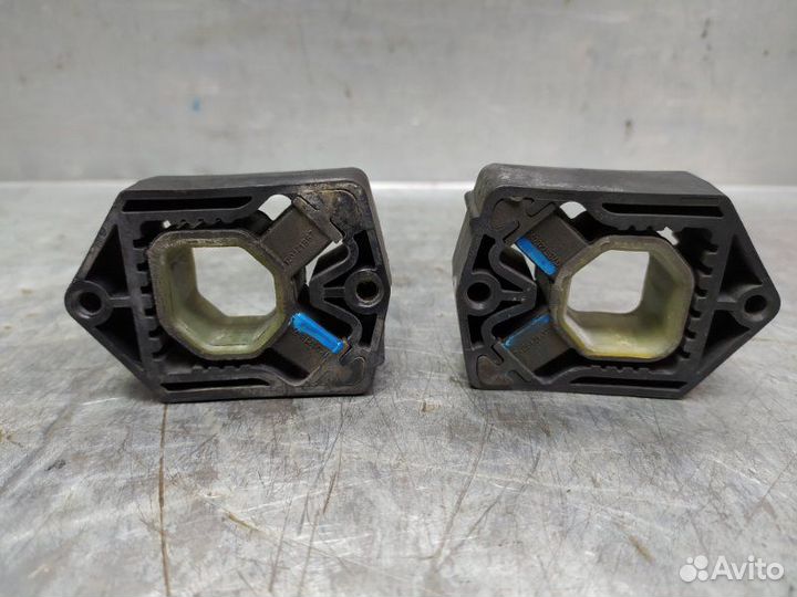 Кронштейн радиатора Skoda Octavia (A5 1Z)