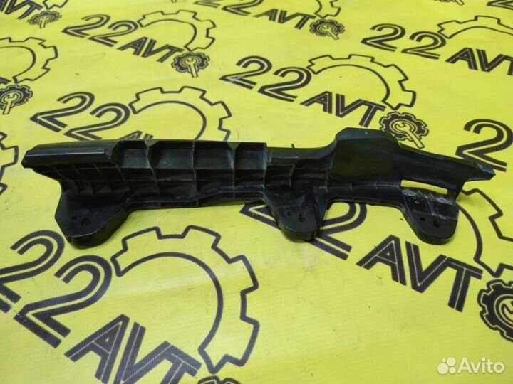 Крепление бампера переднее левое Lexus Gs350