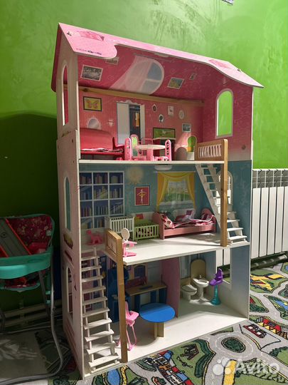 Большой кукольный домик