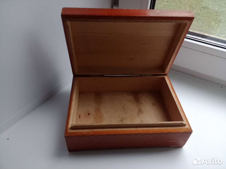 Деревянная шкатулка