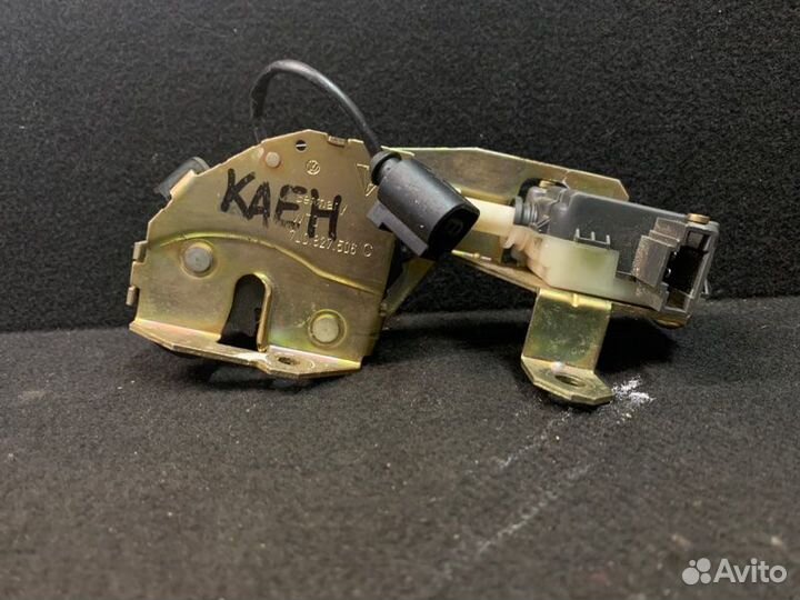 Замок крышки багажника Porsche Cayenne