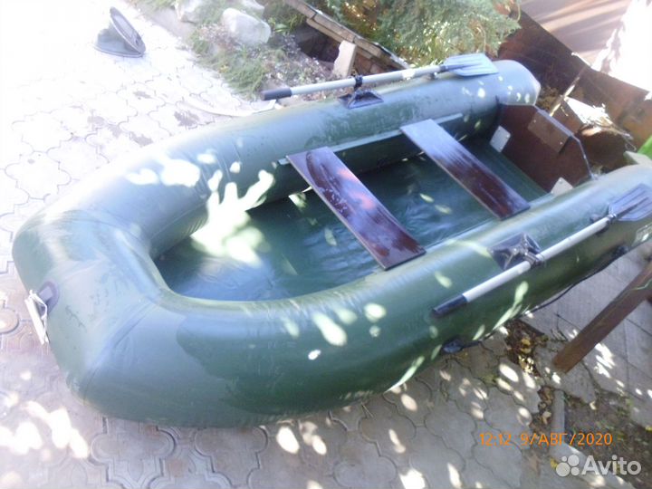 Надувная резиновая лодка