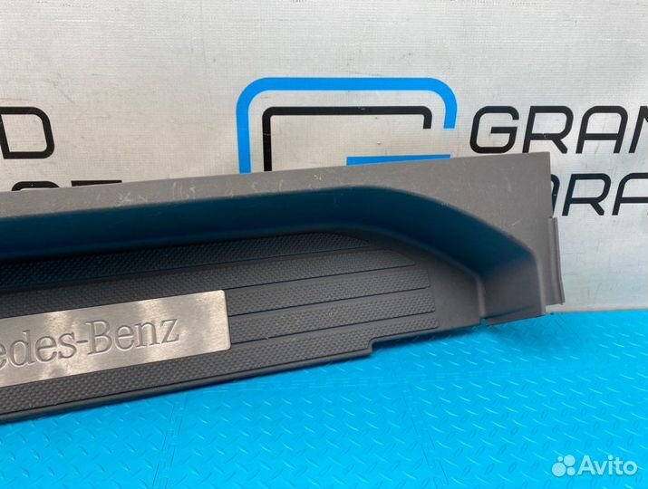 Накладка порога задняя правая Mercedes-Benz