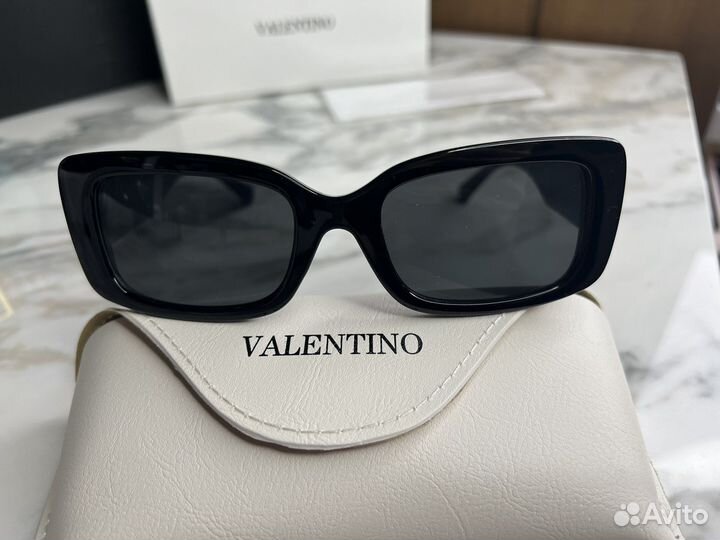 Valentino очки новые солнцезащитные