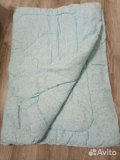 Одеяло голубое детское.150 на 105. Б/у