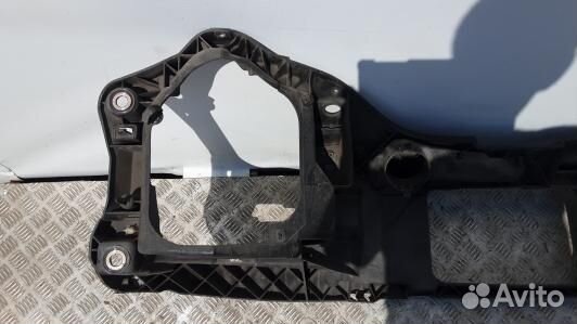 Передняя панель крепления облицовки (телевизор) re